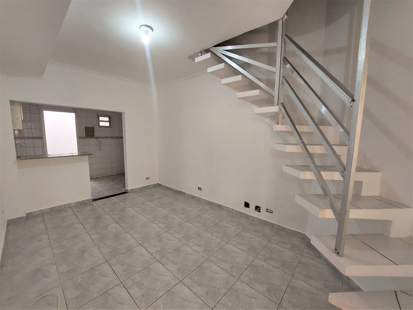 Casa à venda com 2 quartos, 67m² - Foto 2